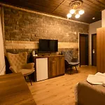 Hotel Stone House *