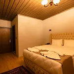 Hotel Stone House *