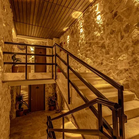 Stone House 호텔 어굽