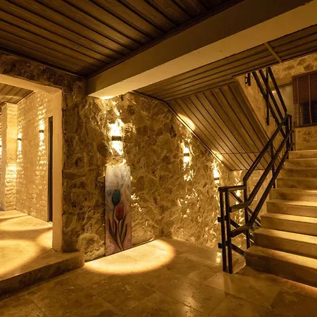 Hotel Stone House *