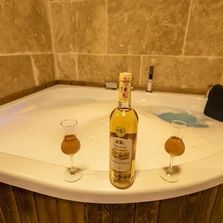 Stone House 호텔 어굽